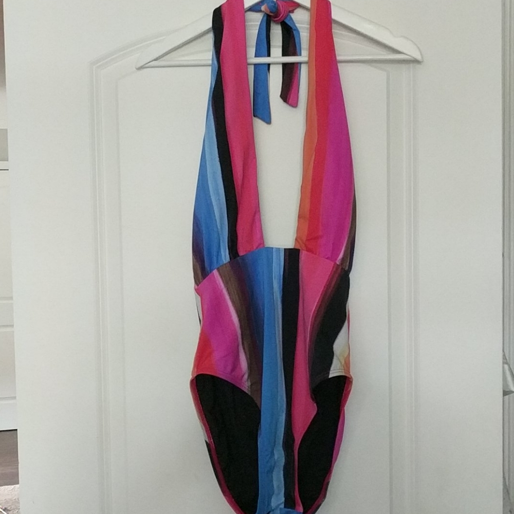 Like new halter plunge La Blanca size 8